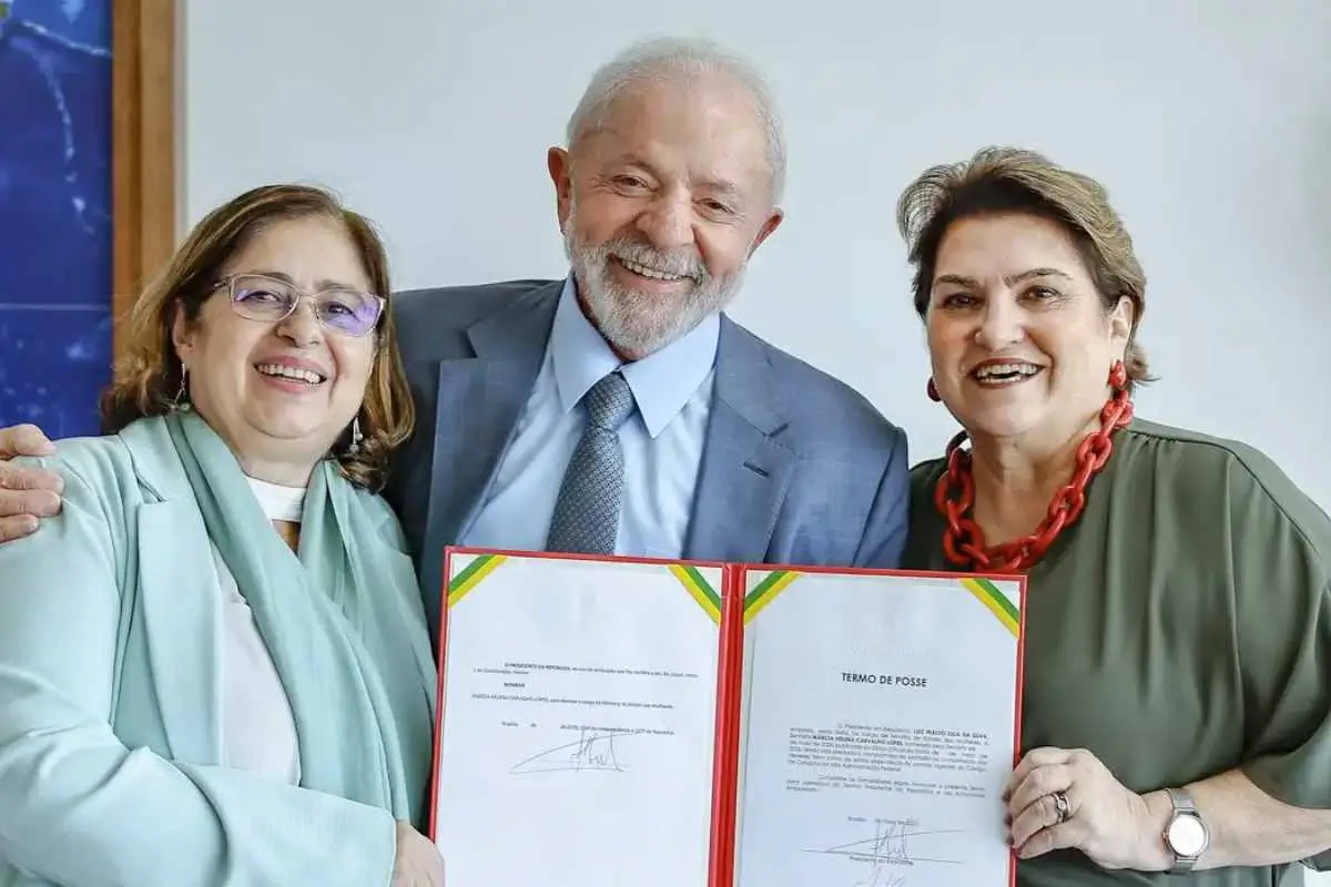 Fachada do Palácio do Planalto em Brasília durante a posse de Márcia Lopes no Ministério das Mulheres, simbolizando avanços na igualdade de gênero em 2025.