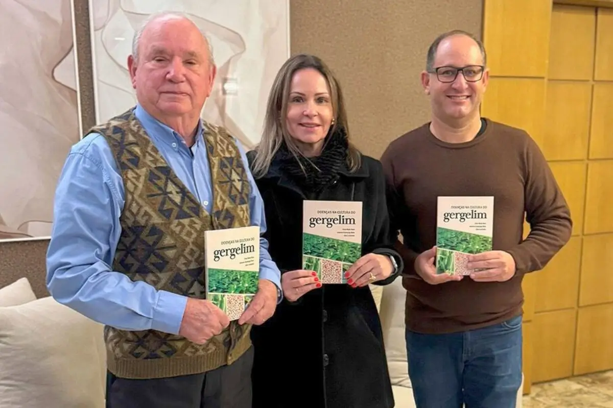 Da esquerda para direita Dr Erlei Melo Reis Andrea Camargo Reis Bresolin e Alex Luviseto Atitude MT