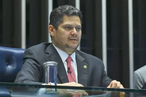 Momento decisivo: Alcolumbre oficializa a CPMI que mira descontos ilegais em benefícios.