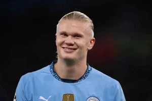 Jogadores de Manchester City e Wydad Casablanca perfilados antes da partida no Lincoln Financial Field