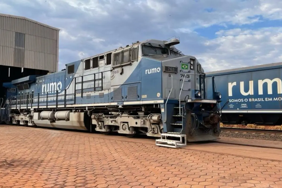 Terminal ferroviário de Rondonópolis carregando soja para exportação em 2025