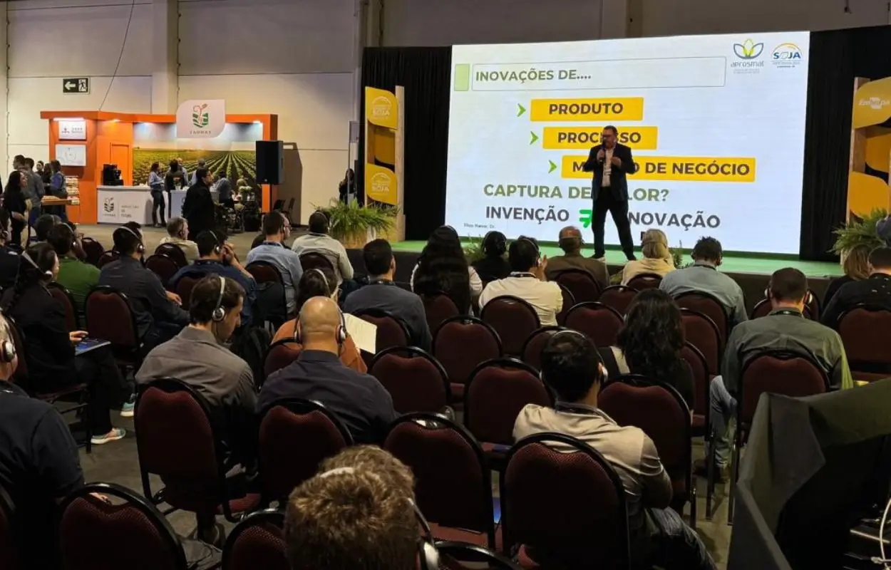 APROSMAT marca presença no 10º CBSoja em Campinas. Palestra de Elton Hamer