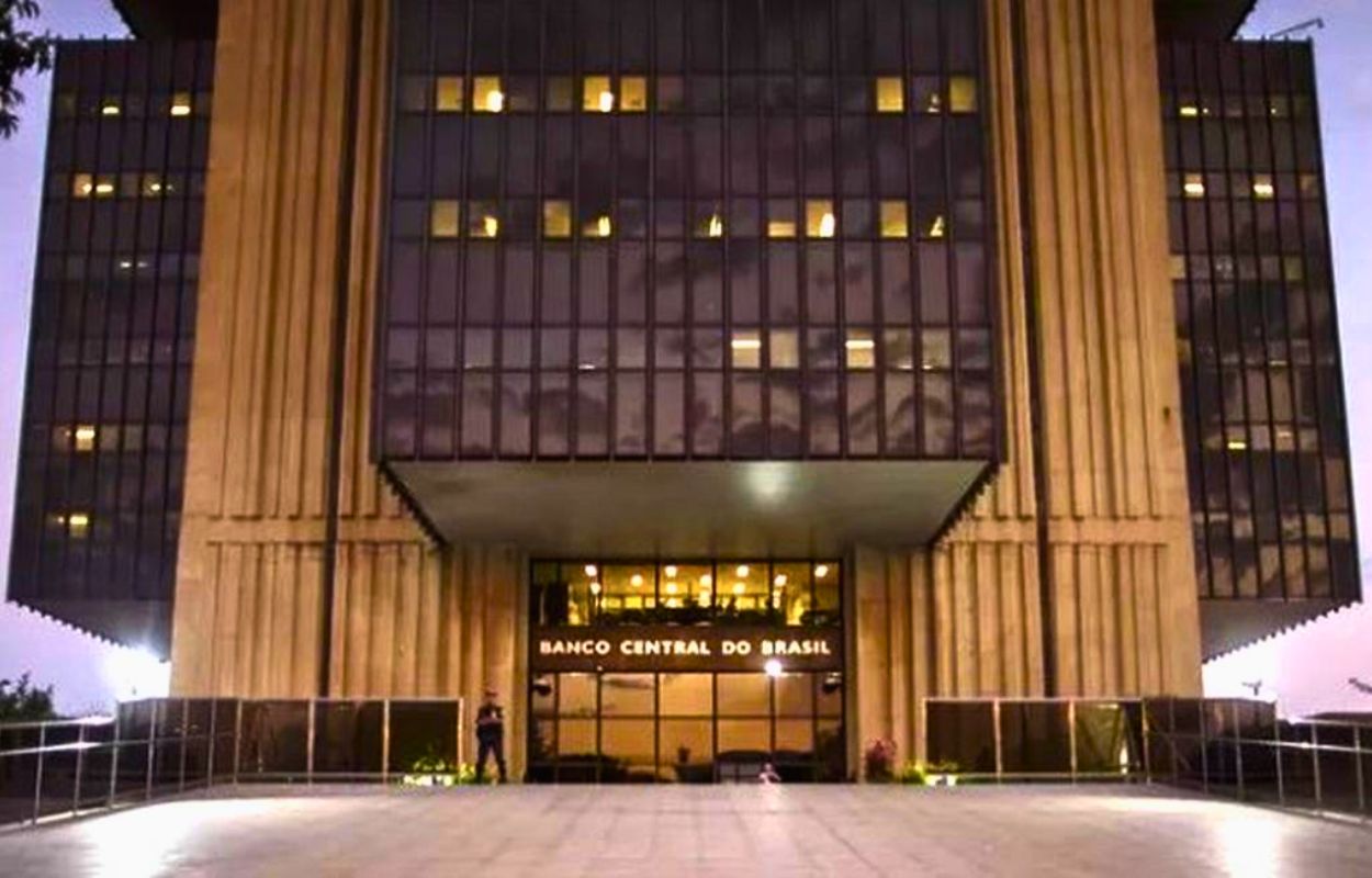 Copom Banco Central decide manter Taxa Selic 15% ao ano ou continuar alta