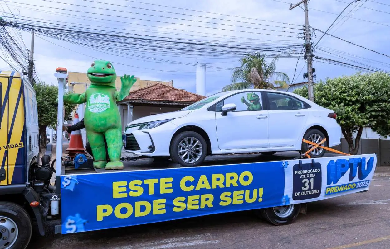 51ª Exposul prêmios Campanha IPTU Premiado 2025 Corolla e motos em exposição