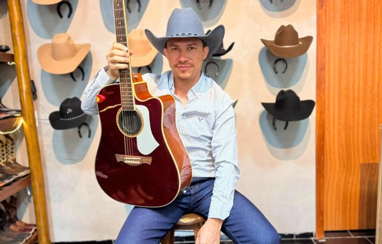 Rafael Lucas G. Teixeira é talento puro! Nascido em 13 de maio de 1991, em Castanhal (PA), o cantor, compositor e instrumentista descobriu sua paixão pela música aos 12 anos.