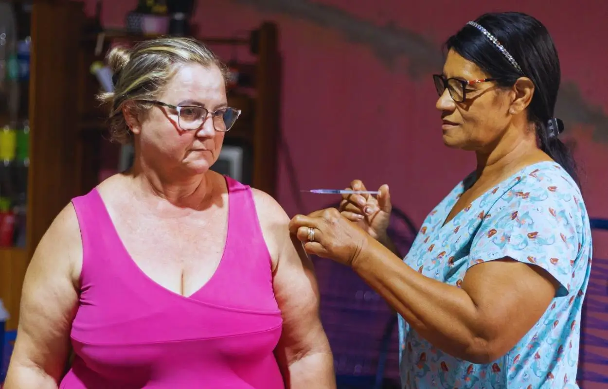 Secretaria de Saude leva vacinacao ate as casas da populacao Atitude MT