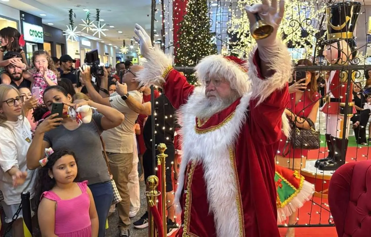 Papai Noel atrai centenas de familias ao Rondon Plaza Shopping Atitude MT