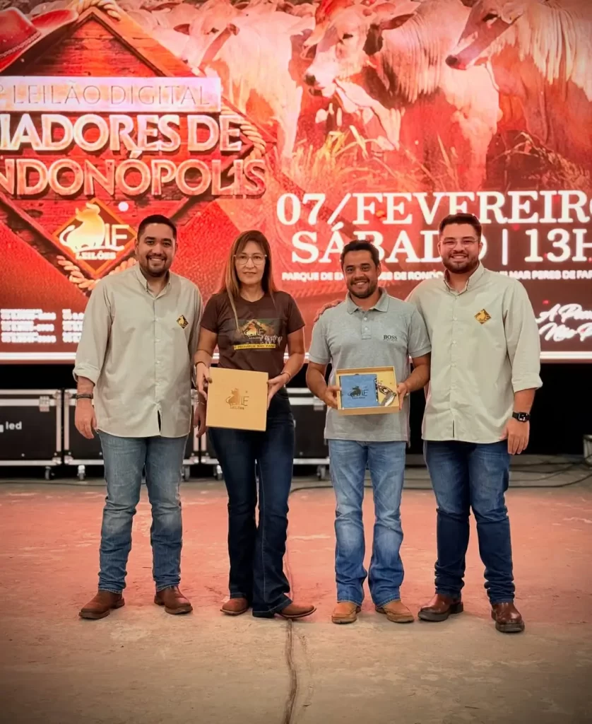 Entrega do brinde especial da LF Leiloes ao nosso amigo e parceiro Alisson Vieira. Muito obriga Atitude MT