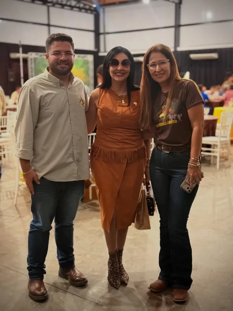 Nossa amiga Mara Lonardoni Presidente da BPW Rondonopolis ja esta no recinto para prestigiar Atitude MT