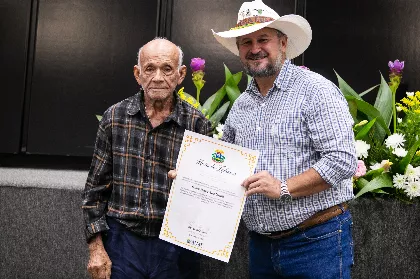 Deputado Gilberto Cattani presta homenagem a personalidades que contribuem para o desenvolvimento de Mato Grosso 8 CATTANI Atitude MT