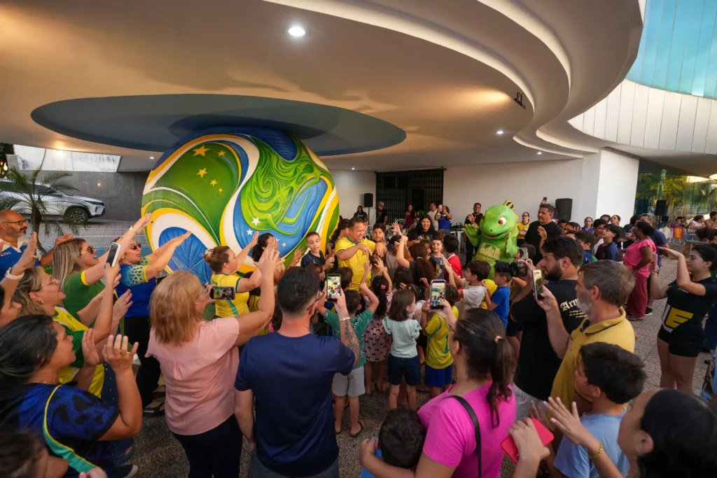 Evento de troca de figurinhas da Prefeitura é sucesso e reúne centenas de famílias 8 prefeitura 2 1 Atitude MT